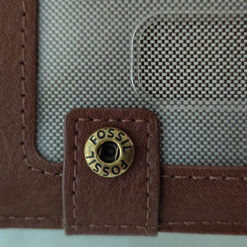 Fossil Tan Leather Wallet with Gold Accent - Picture 5 of 10